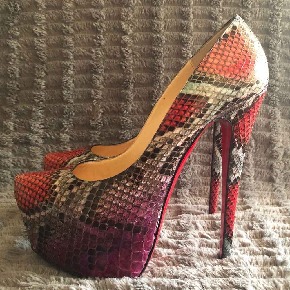 Christian Louboutin 39 Size/US 8 Rouge Noir